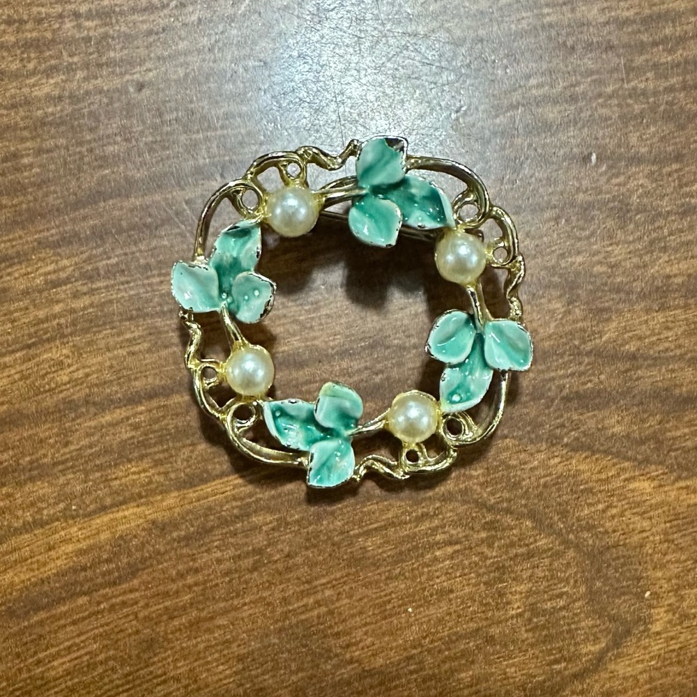 Vintage Gerrys Green Enamel Faux Pearl Open Work Circle Pin Brooch - Picture 2 of 4